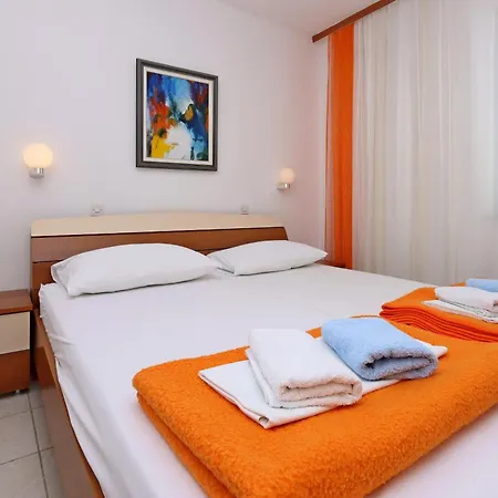 Apartamento With Parking Space Barbat, Rab - 24215 Rab Town