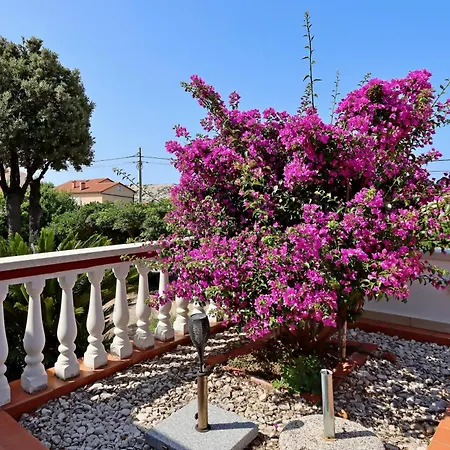 With Parking Space Barbat, Rab - 24215 דירה *