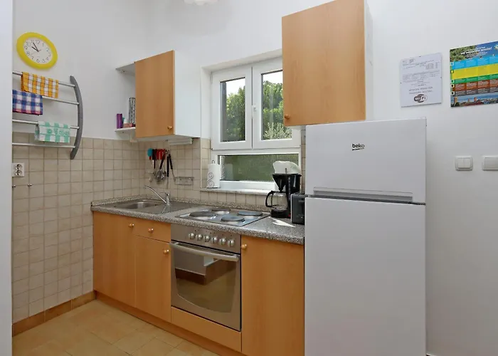 Apartamento With Parking Space Barbat, Rab - 24215