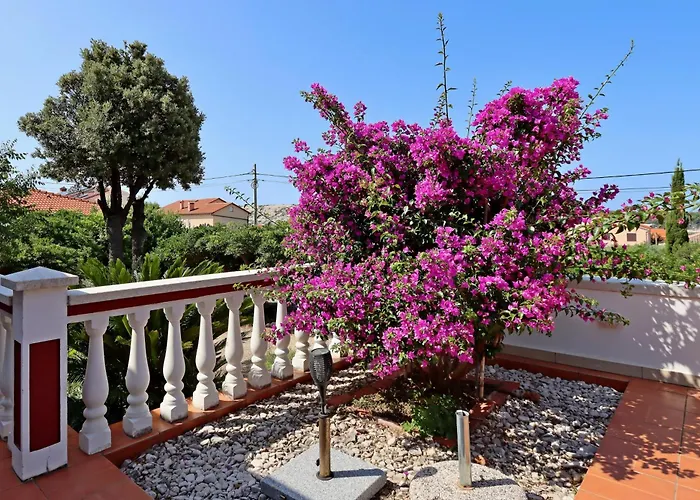 With Parking Space Barbat, Rab - 24215 דירה *